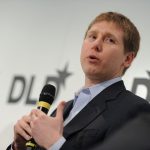 Decentralized AI Opportunity Is ‘Bigger than Bitcoin,’ Says DCG’s Barry Silbert