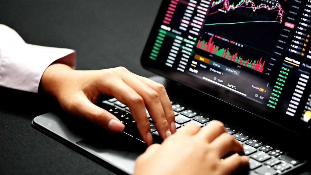 Crypto Markets Today: BTC’s Gain Lacks Derivative Traders’ Support; YZY Leads to Losses